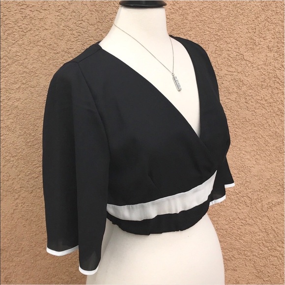 Cropped Ruffle Sleeve Top - Picture 4 of 5