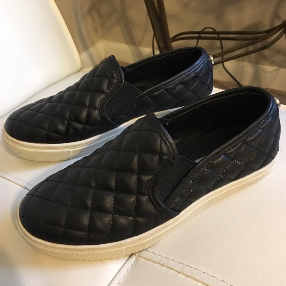 Steve Madden Black Slip-On Shoes Sneakers
