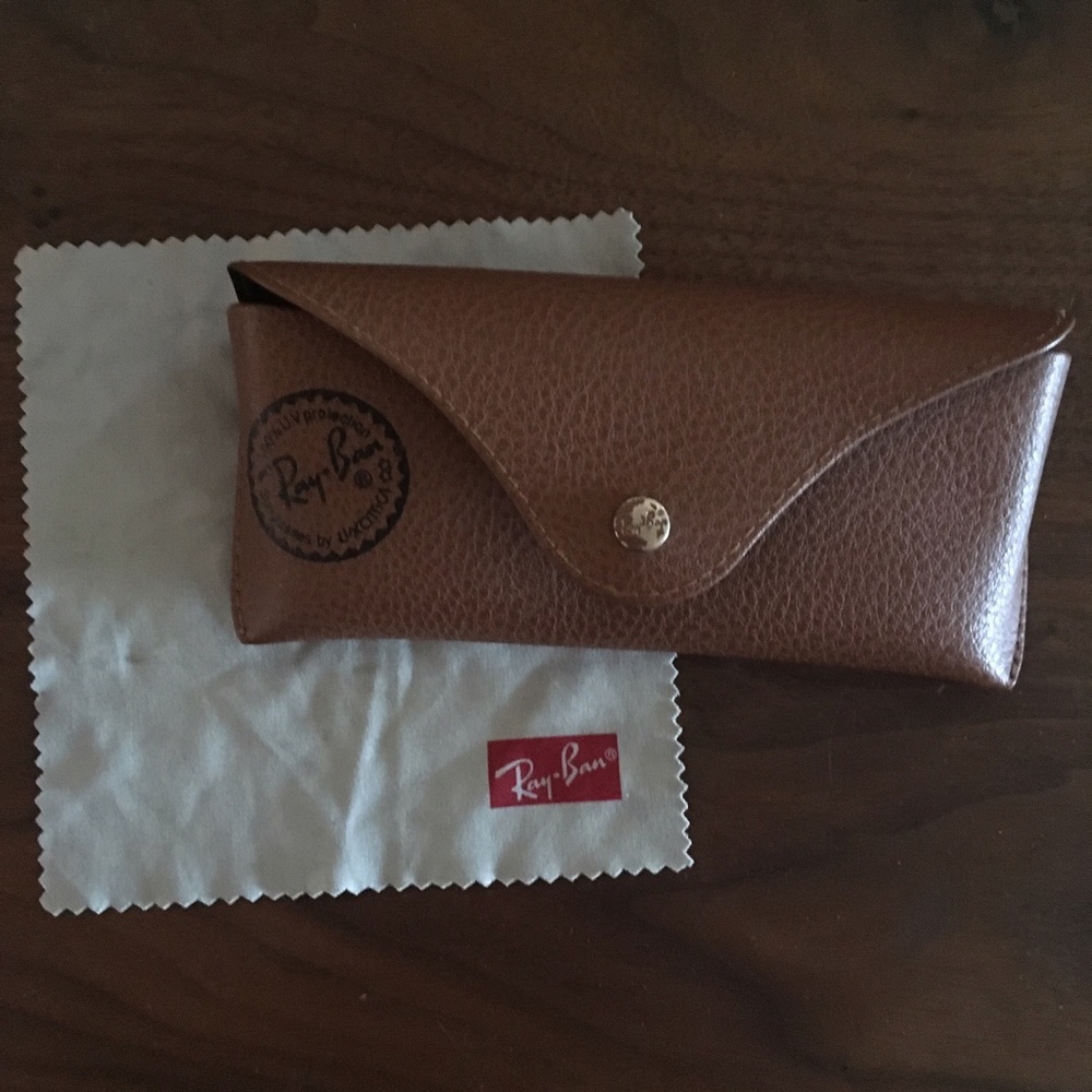 Ray ban sunglasses case and cleaning cloth