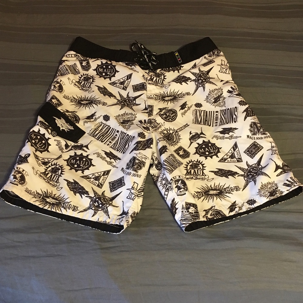 Maui and Sons Size 32 Black and White Print Trunks