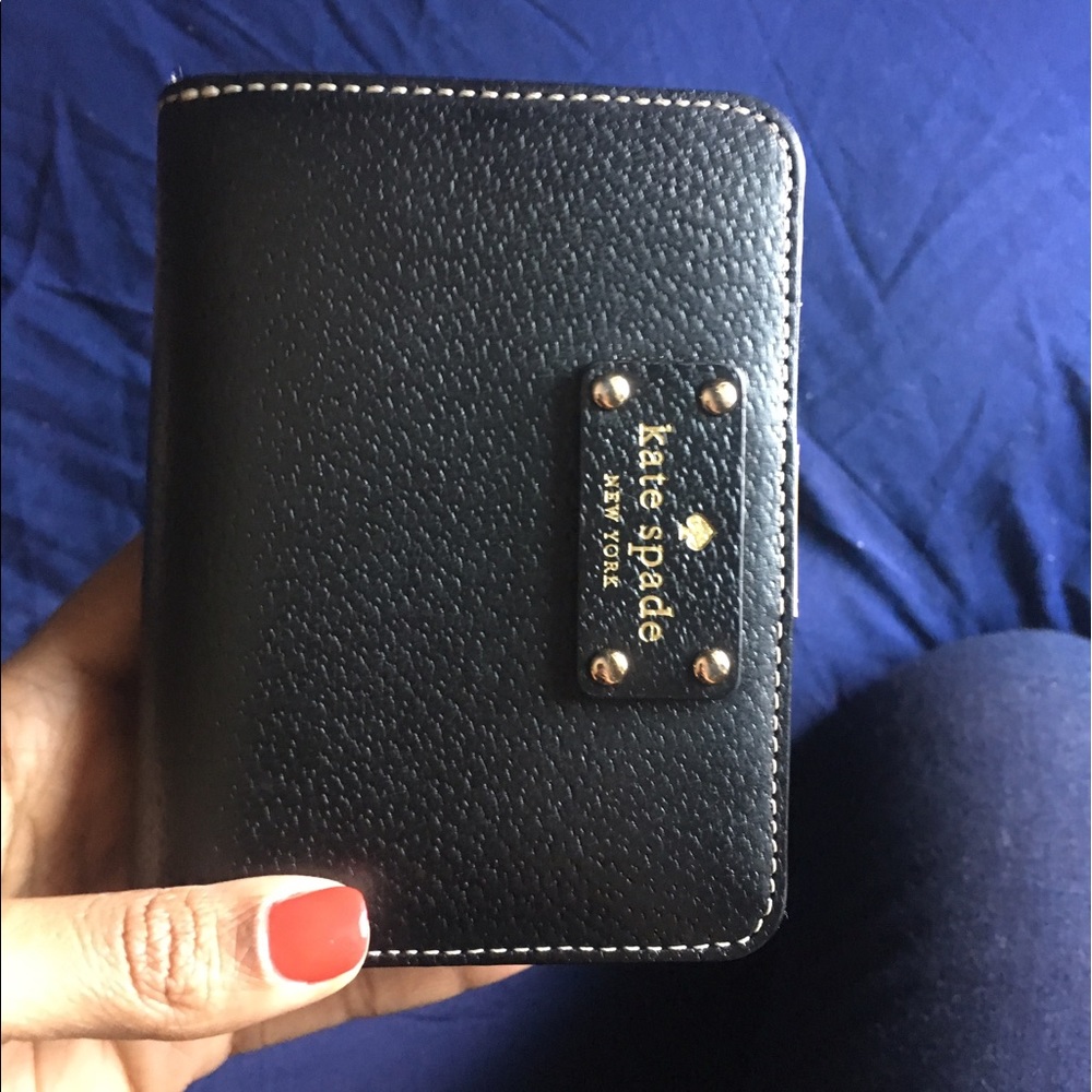 Compact Kate spade wallet.