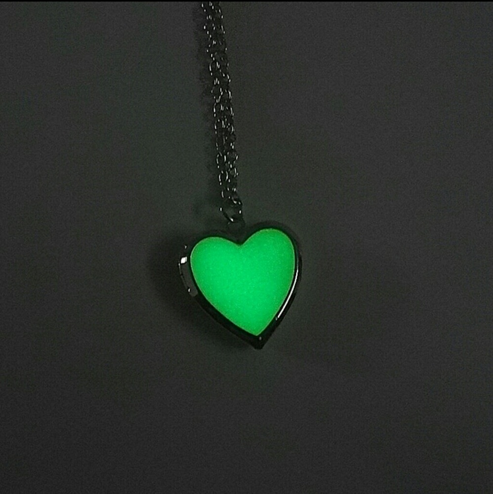 SOLD****Heart green glowing locket necklace - Picture 2 of 6