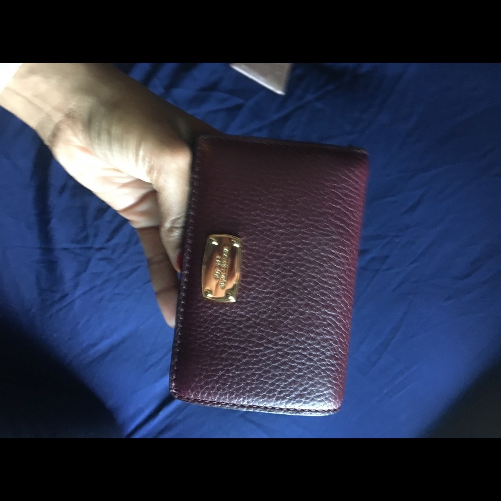 Classy wallet that any lady would love her purse