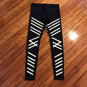 Alo Airbrush Leggings - Black/Glow in the Dark