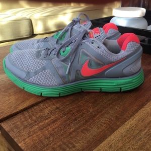 Nike free sneakers EUC