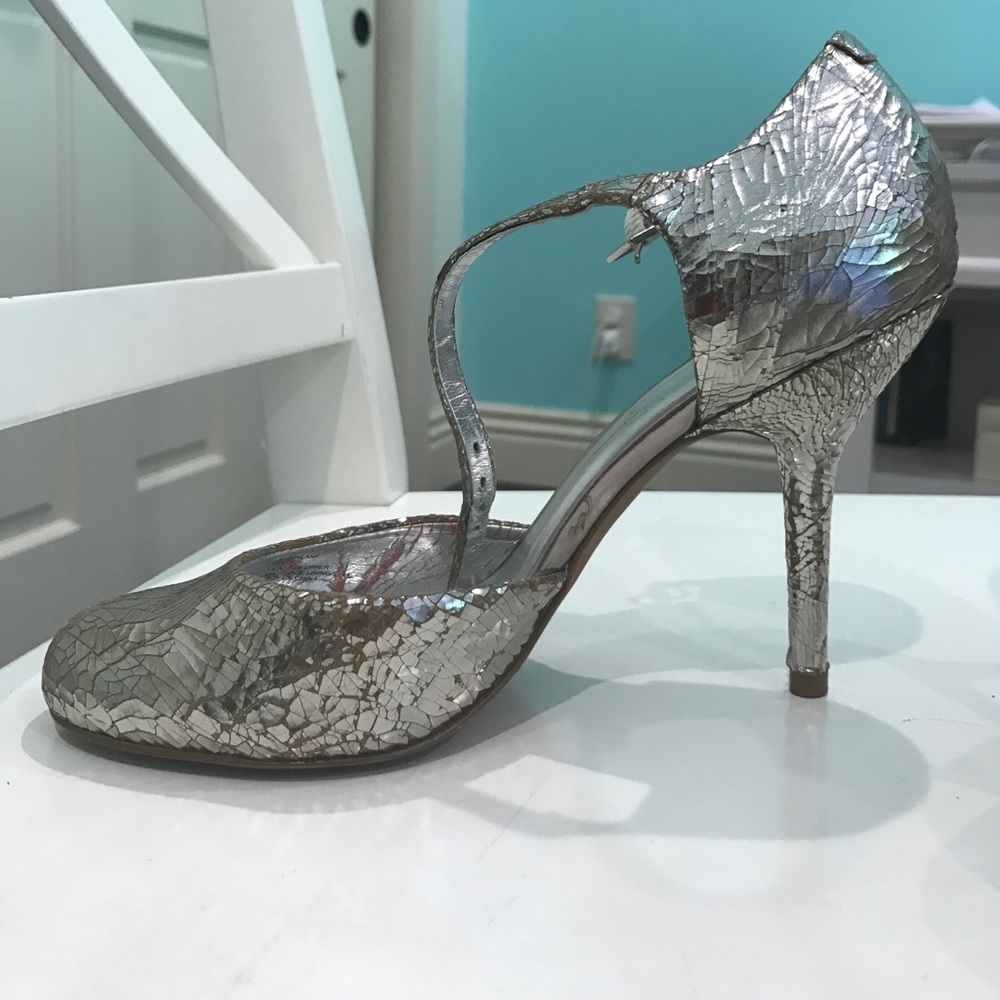 Woman's heels - Picture 3 of 4
