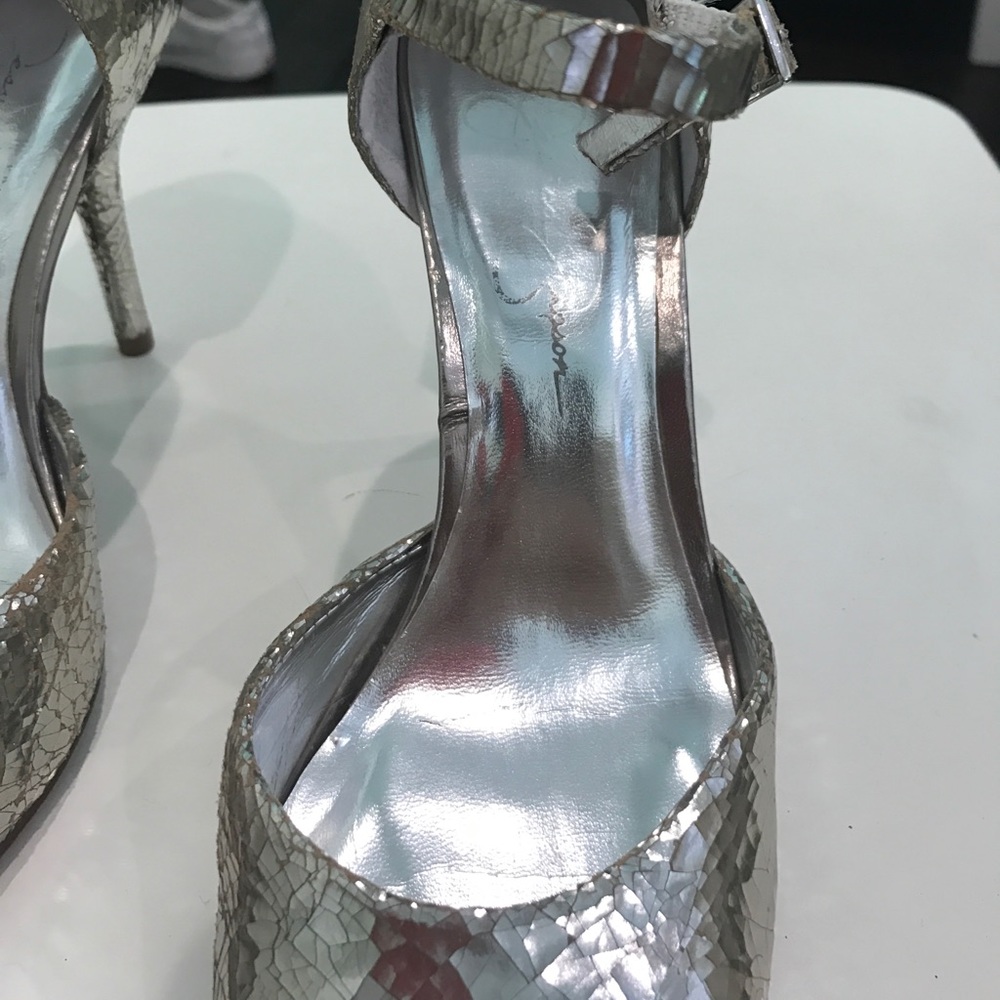 Woman's heels - Picture 4 of 4
