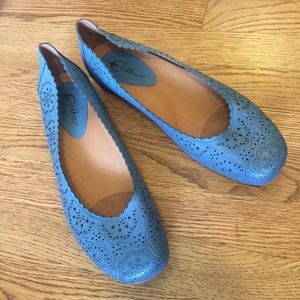 Blue Earthies women's size 12 leather bindi flats