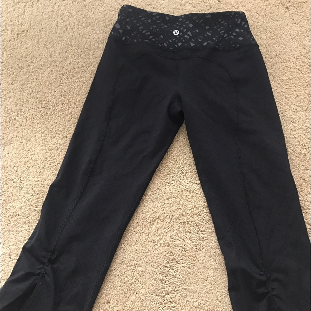 Price drop!!! Lululemon black capris