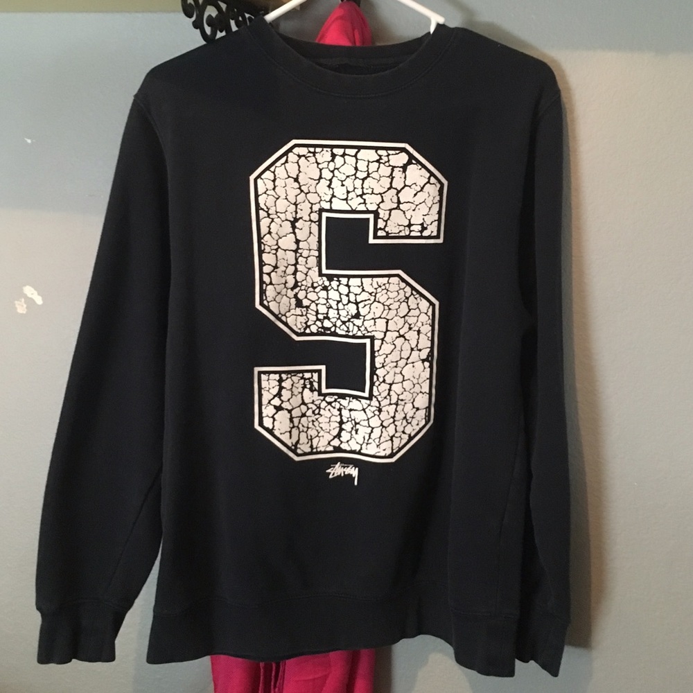 Black sweatshirt