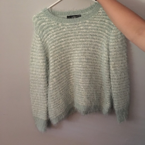 Forever 21 sweater - Picture 2 of 4