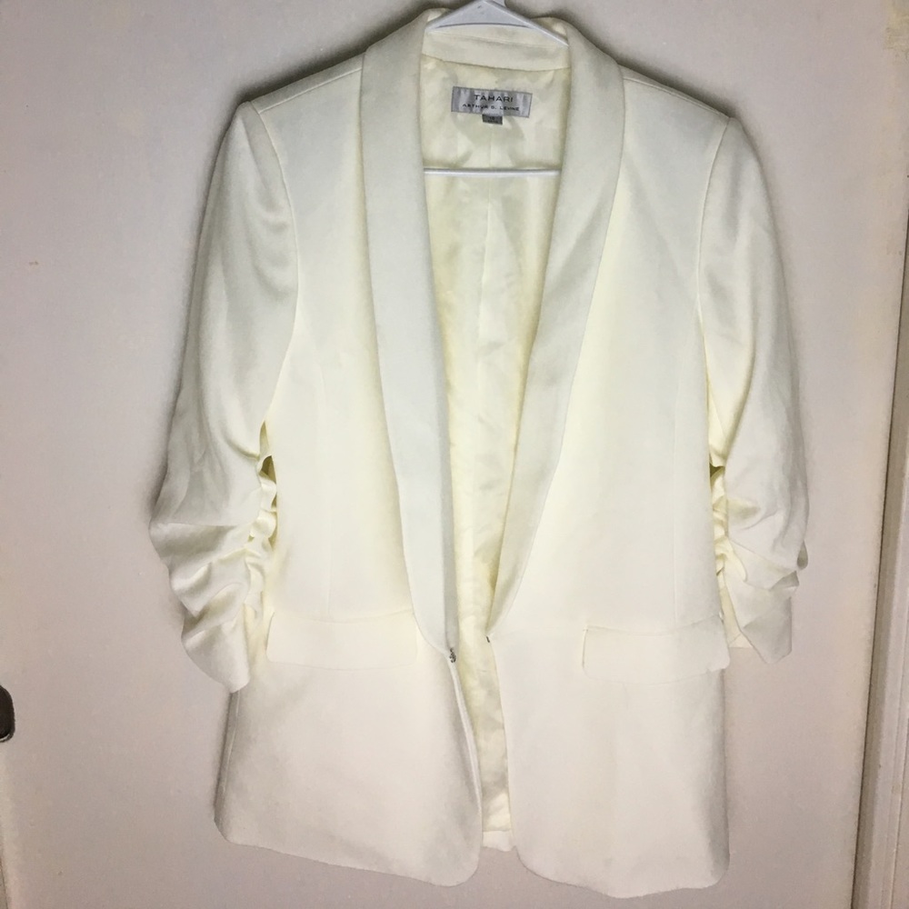 White 3/4 sleeve blazer