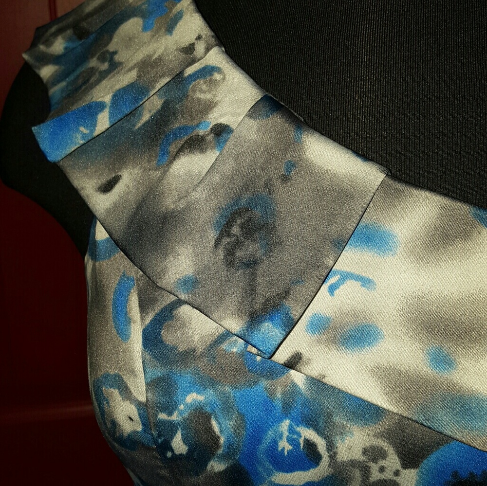 Dress - Picture 2 of 4