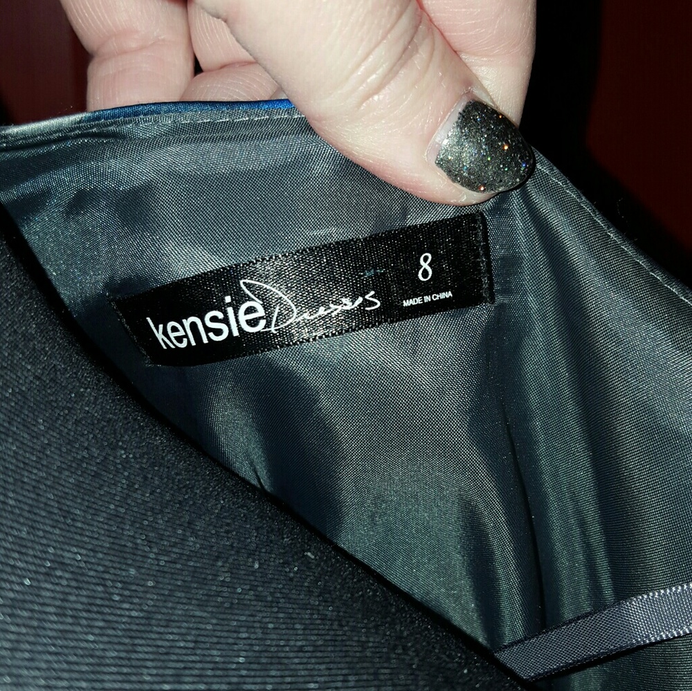Dress - Picture 4 of 4