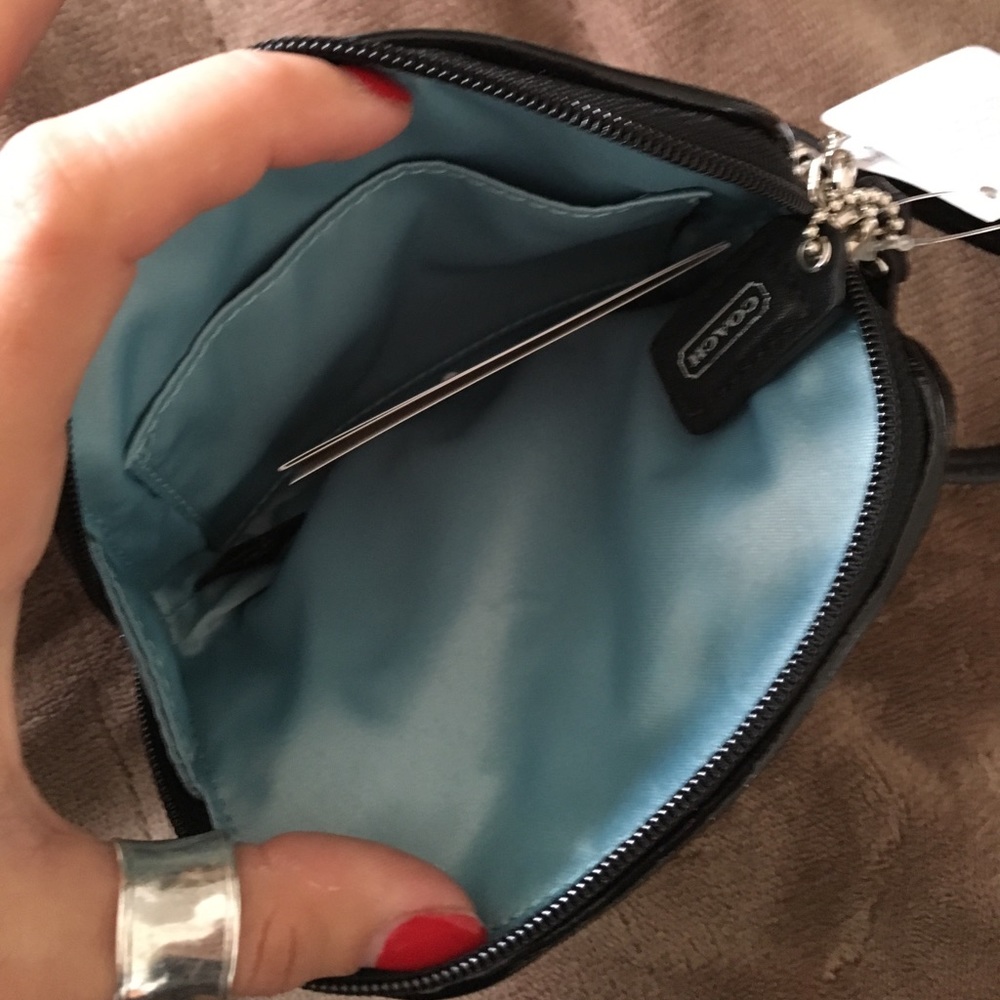 Coach wristlet - Picture 3 of 5