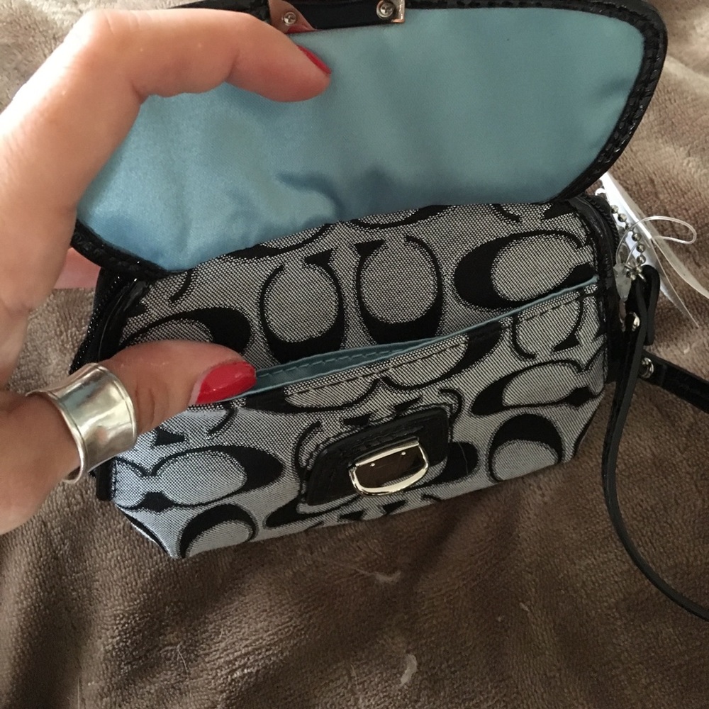Coach wristlet - Picture 4 of 5