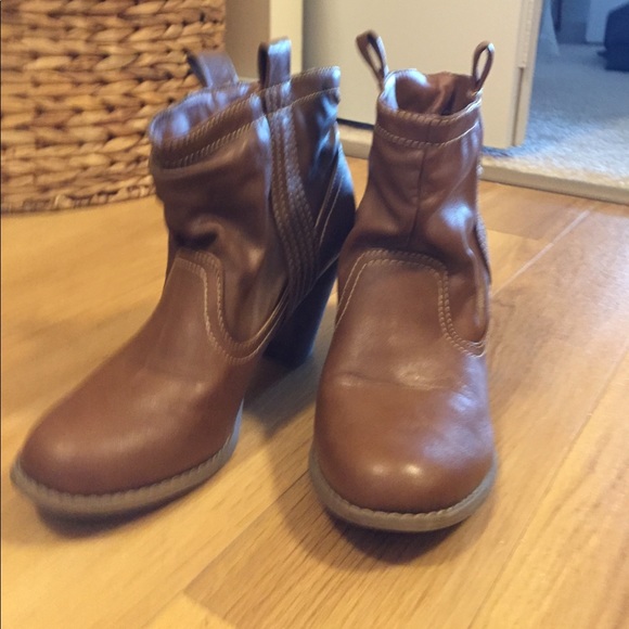 Brown booties. - Picture 4 of 4