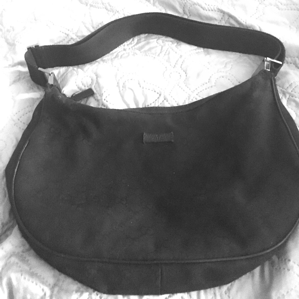 Black Gucci purse.