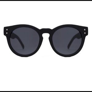 Quay matte black High Emotion.