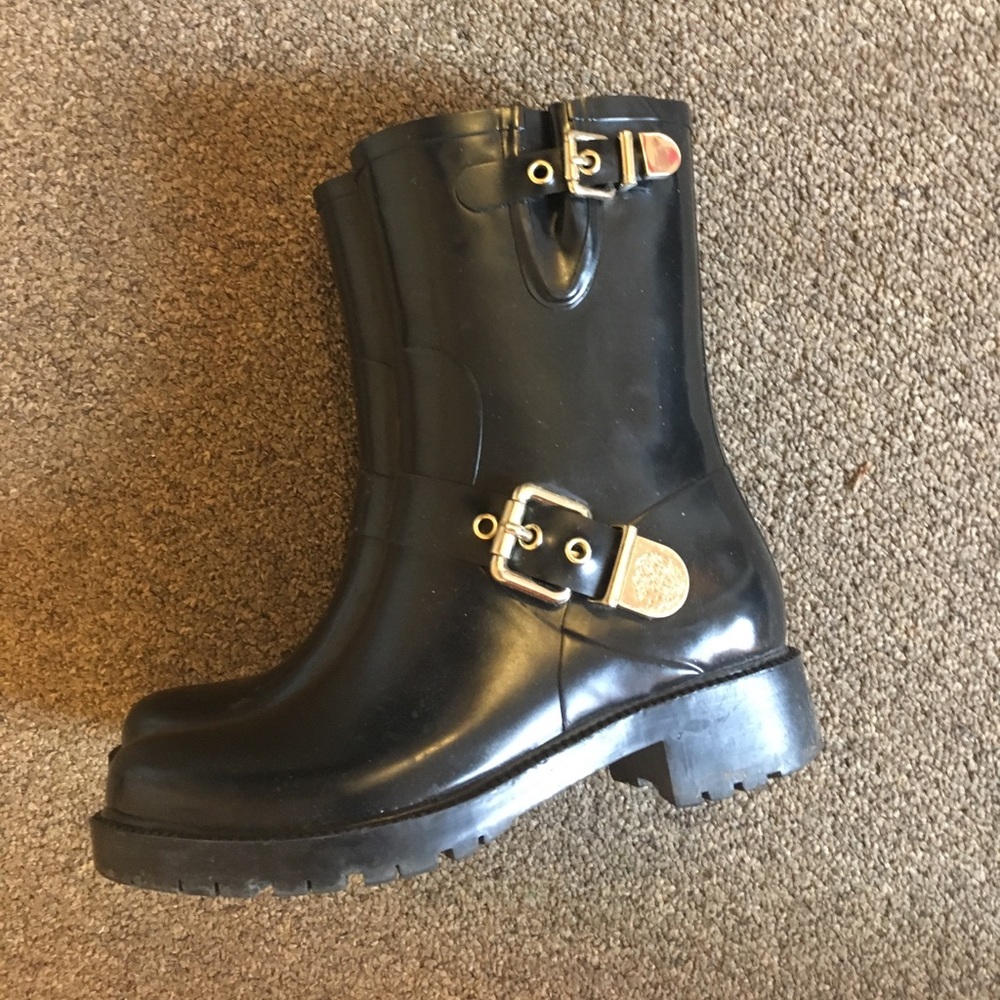 😍 CHIC Vince Camuto Rain Boots