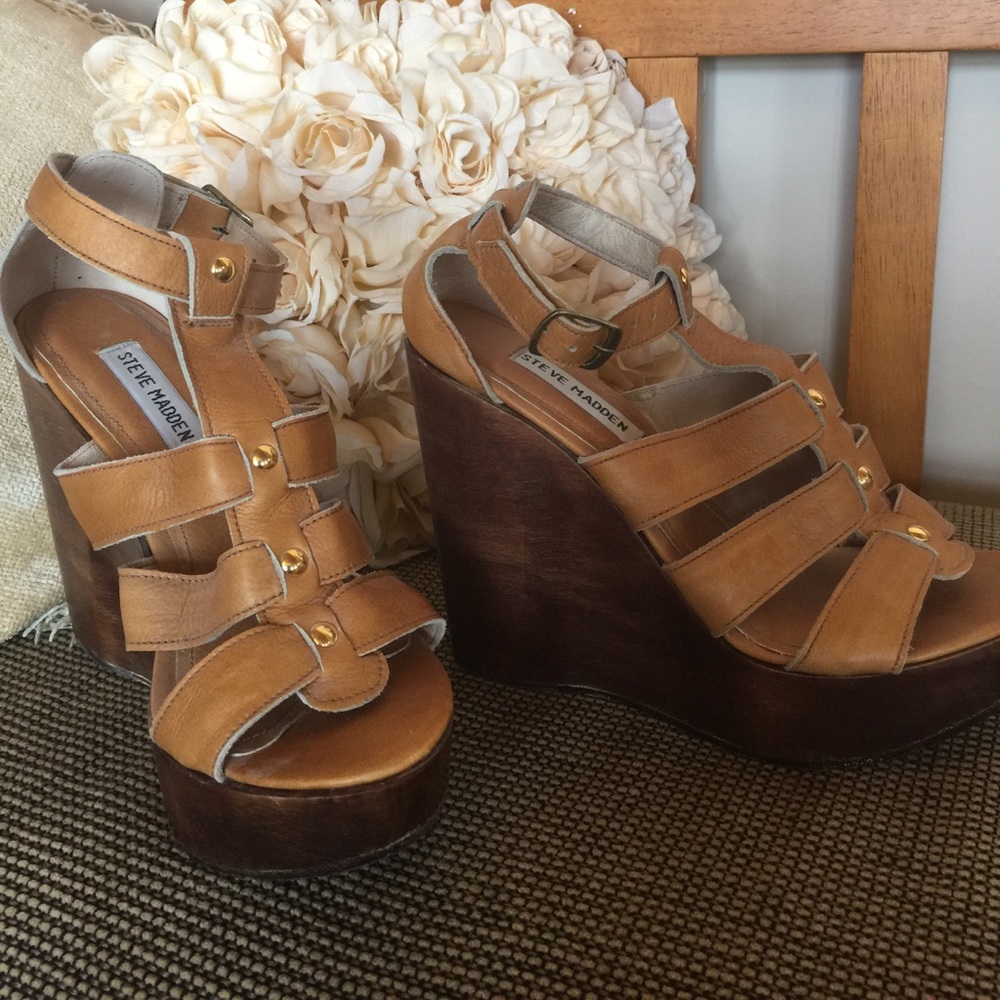 Steve Madden wood and leather wedges