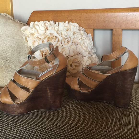 Steve Madden wood and leather wedges - Picture 2 of 7