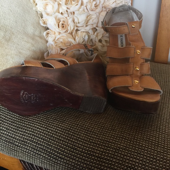 Steve Madden wood and leather wedges - Picture 4 of 7