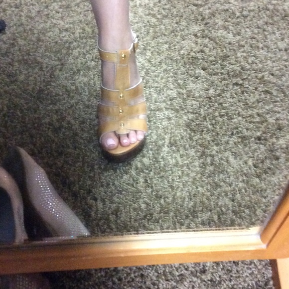 Steve Madden wood and leather wedges - Picture 6 of 7