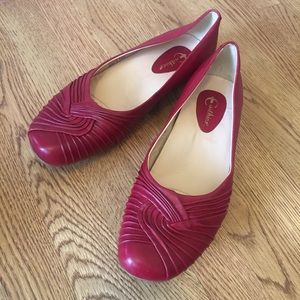 Red Earthies woman's 12 leather fold front flats