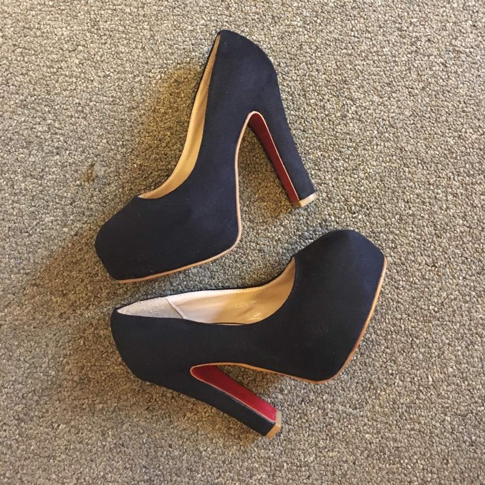 Minimalistic Heels (Black) with Platform Built-In