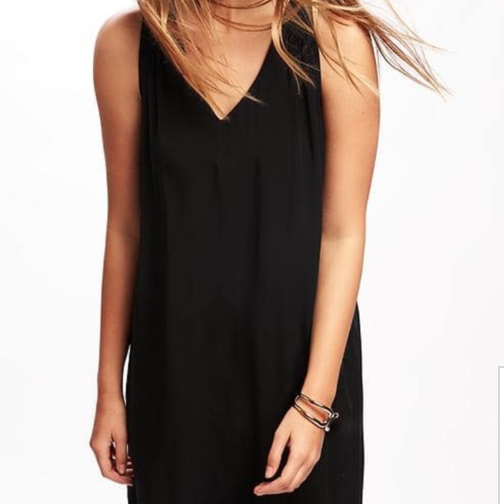 Black Sleeveless Cut-Out Back Shift