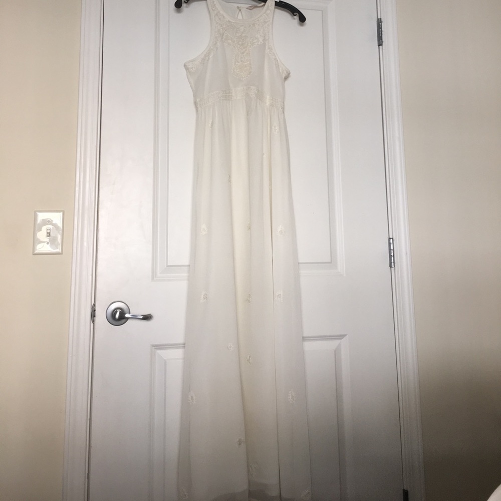 Beautiful off white maxi dress!!