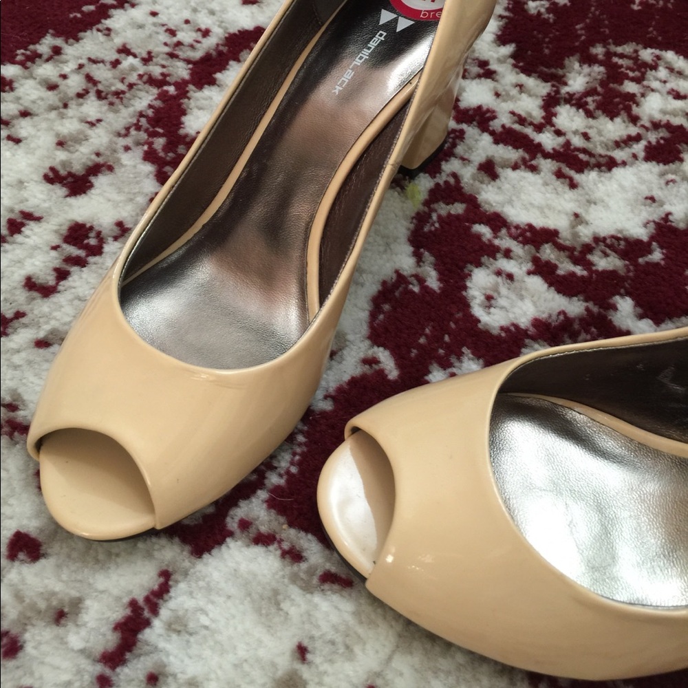 Tan open toed shoes
