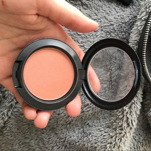 Mac blush in sunbasque!