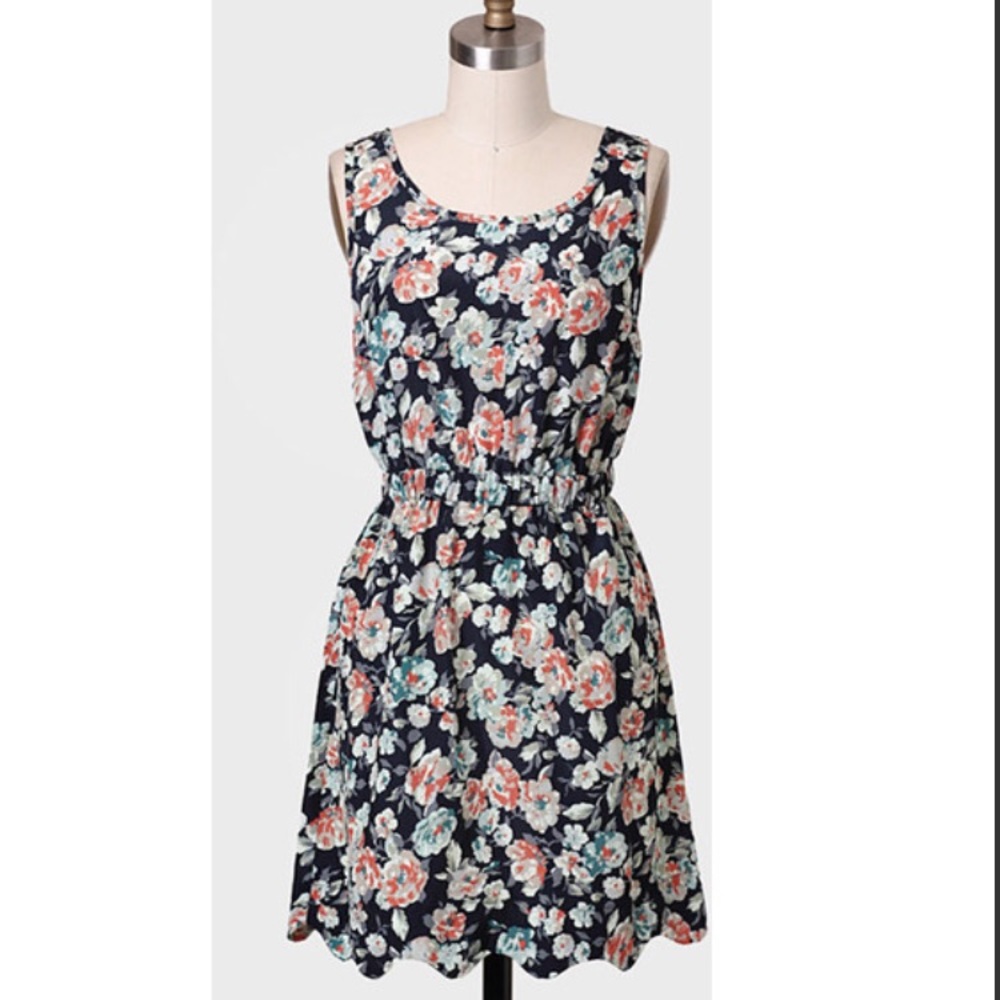 Floral mini-dress, with cut-out back
