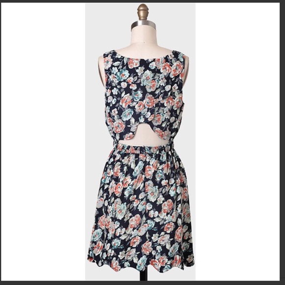 Floral mini-dress, with cut-out back - Picture 2 of 5