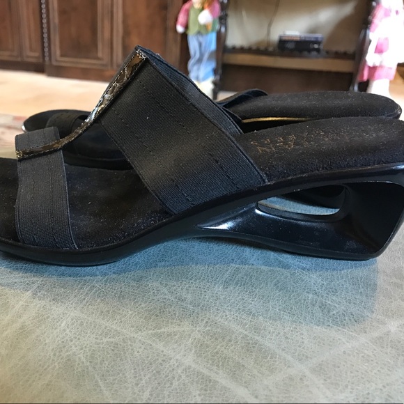 Italian Shoemakers Black stretchy worn 1-2 times - Picture 2 of 3