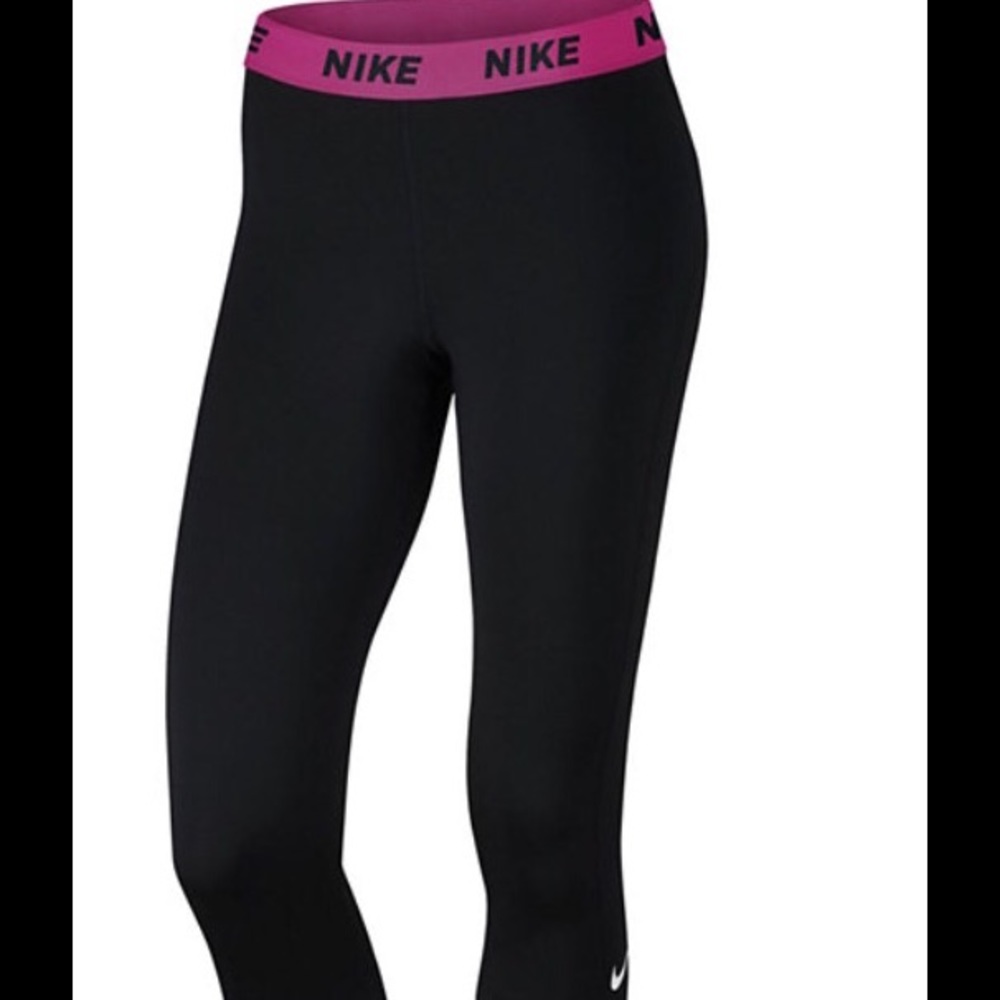 Nike. Baselayer Capri Pants