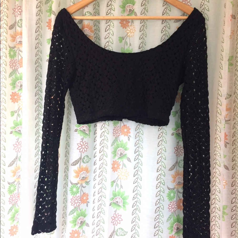 High crop top long sleeve crochet black