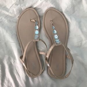 Super cute light pink sandals!
