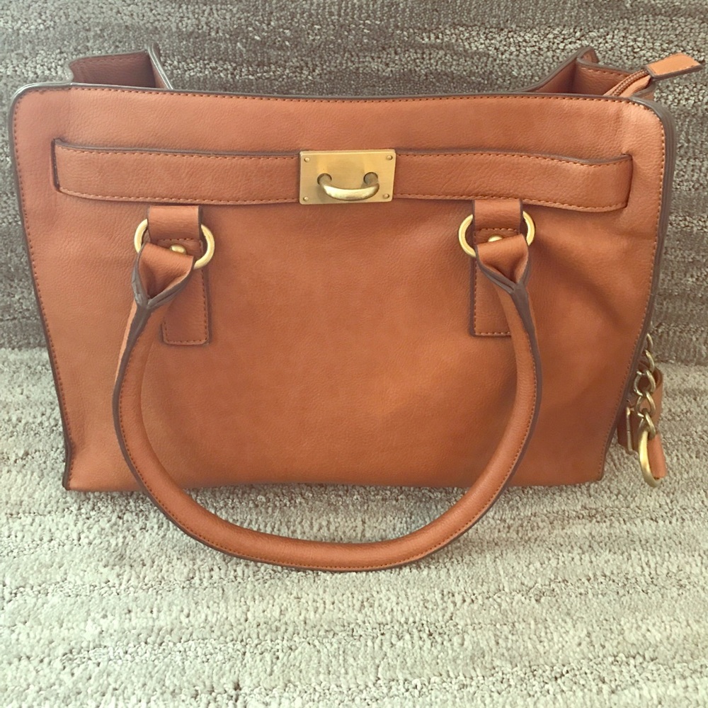 PRICE DROP! faux leather tote with gold hardware