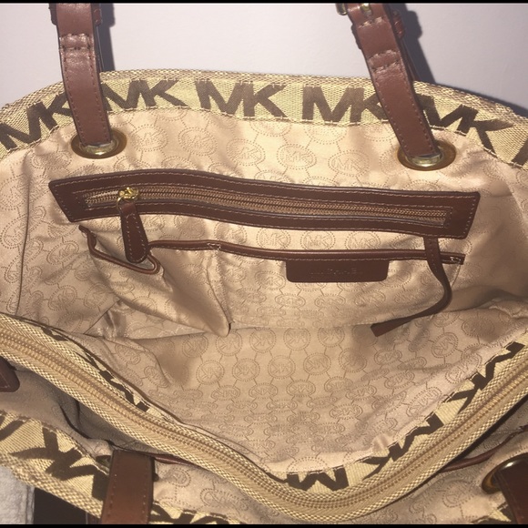 AUTHENTIC MICHAEL KORS PURSE/TOTE - Picture 4 of 8
