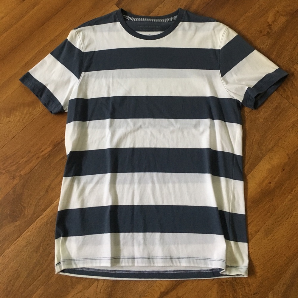 Banana Republic fitted crew collar tee