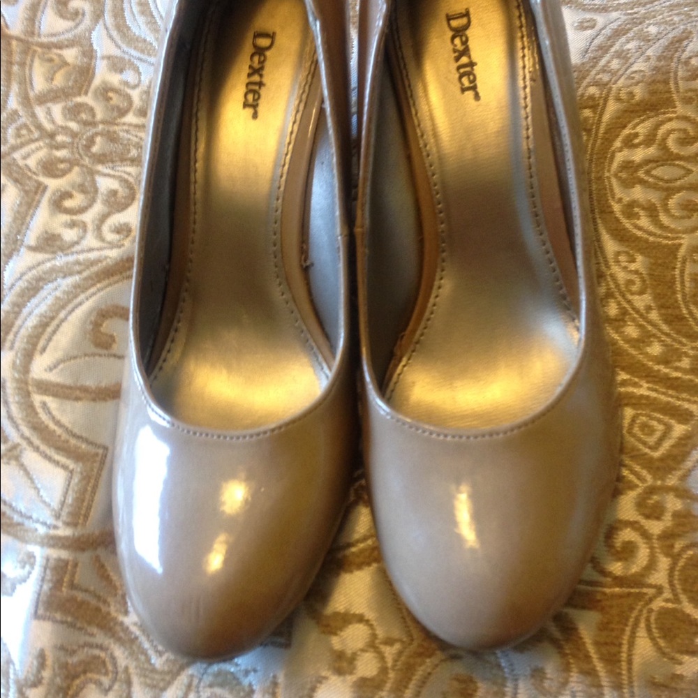 Nude patent leather wedges!