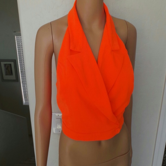 Collared crop tops only one in black left - Picture 4 of 7