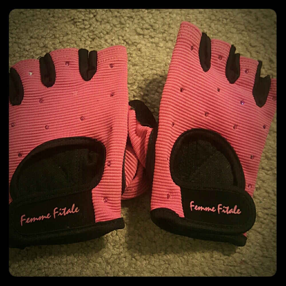 Femme Fitale weightlifting gloves