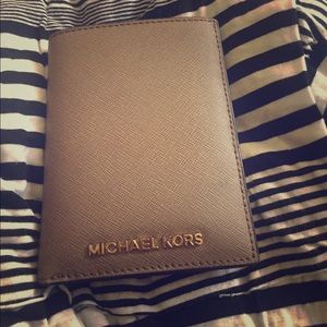 Michael kors passport wallet