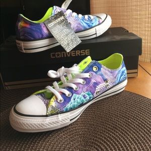 BRAND NEW Floral Converse Size 8 BRAND NEW