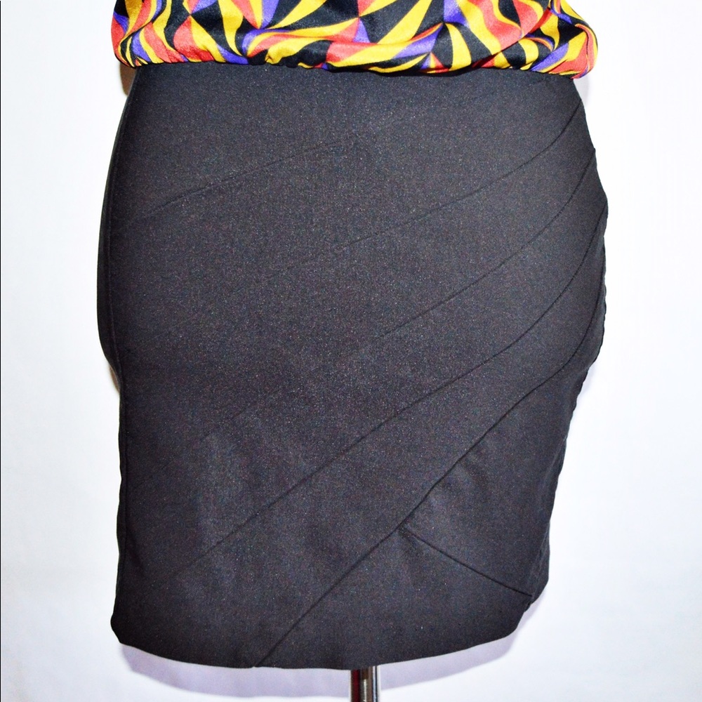 Xtraordinary Patterned Dress - Picture 4 of 5