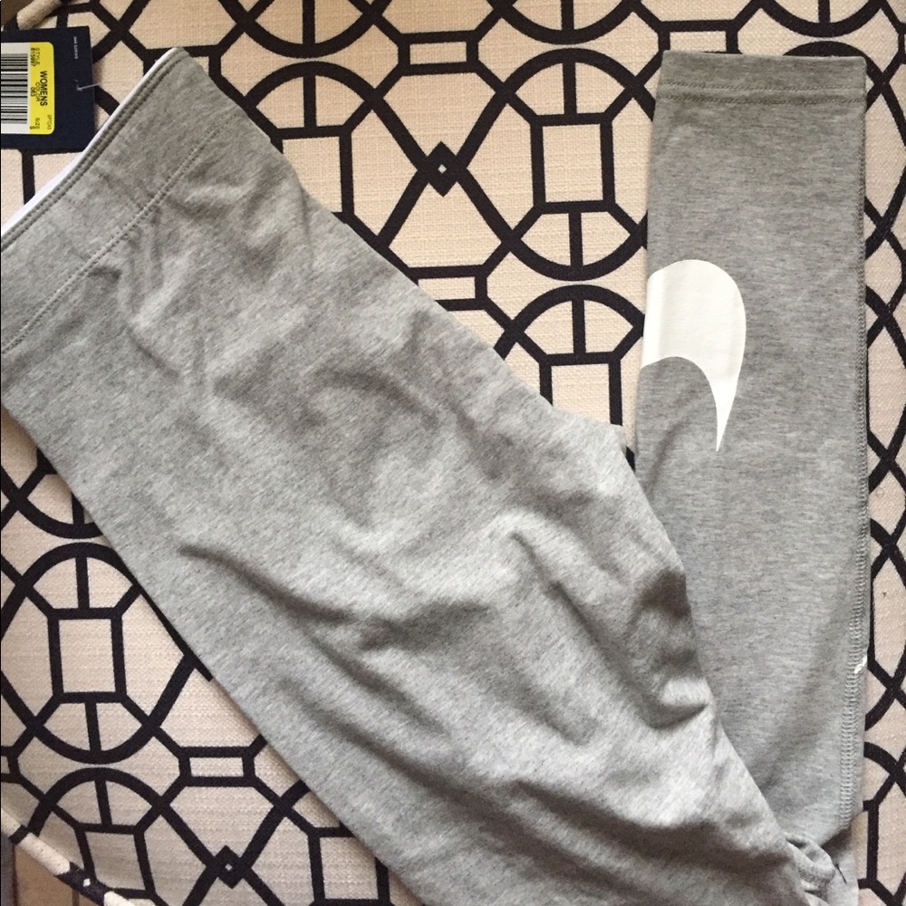 Grey Nike leggings